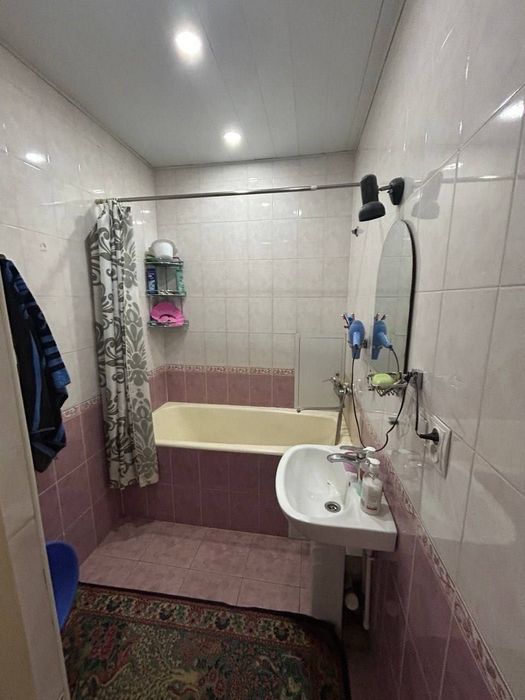 Kvartira sotiladi srochna 3 xonali