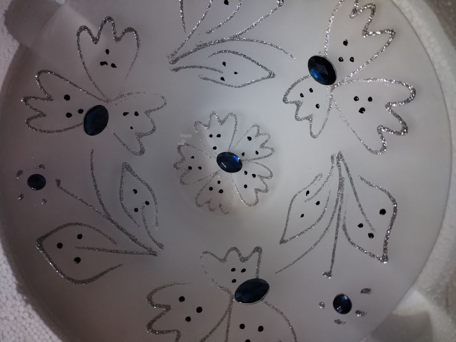 Чаши, купа и две вази