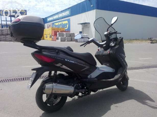 Vând Malaguti Madison 200cc