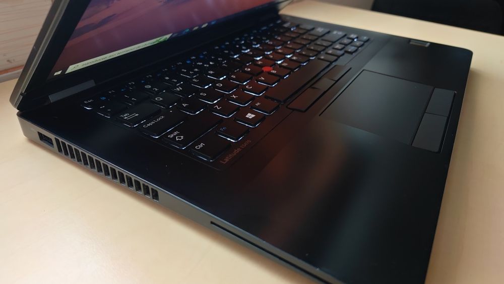 Laptop Dell 5470==i5-6440HQ==256GB SSD==8GB DDR4==Video DEDICAT R7 2GB