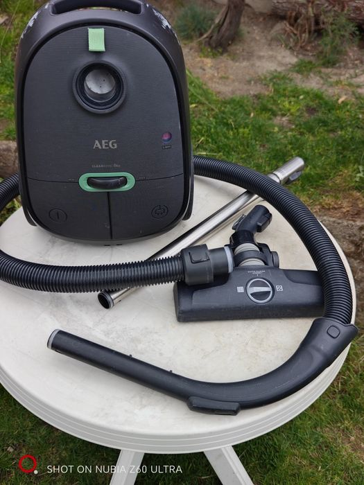 Прахосмукачка AEG clean6000
