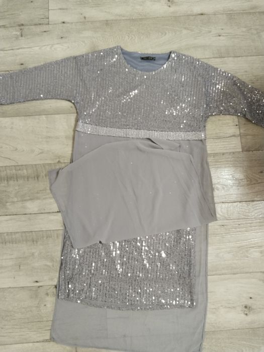 Праздничное платье с пайетками 50размер