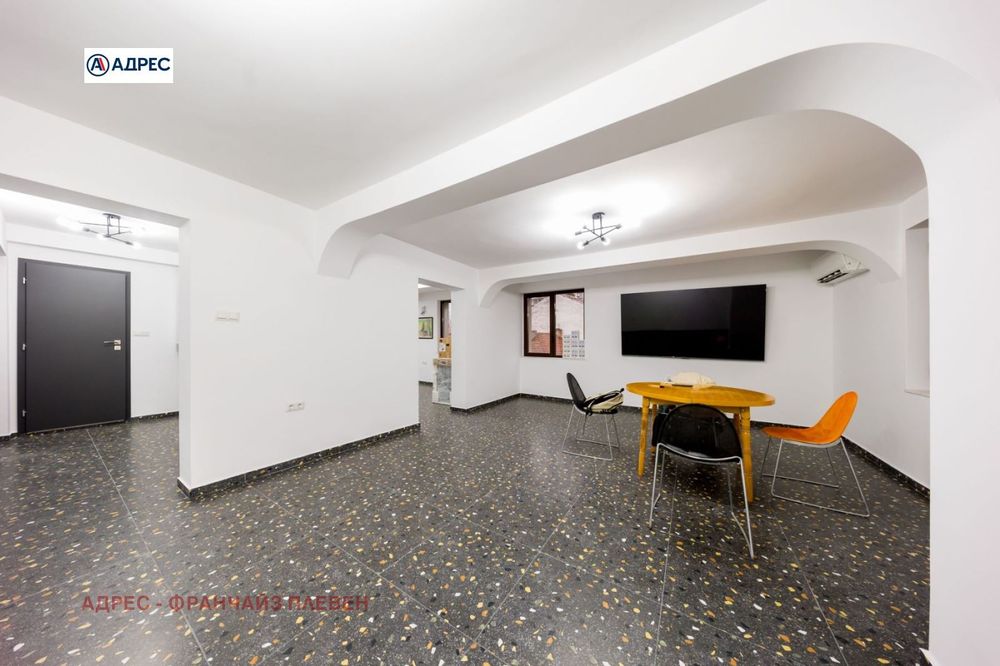 Мезонет в Плевен-Идеален център площ 171 цена 300000