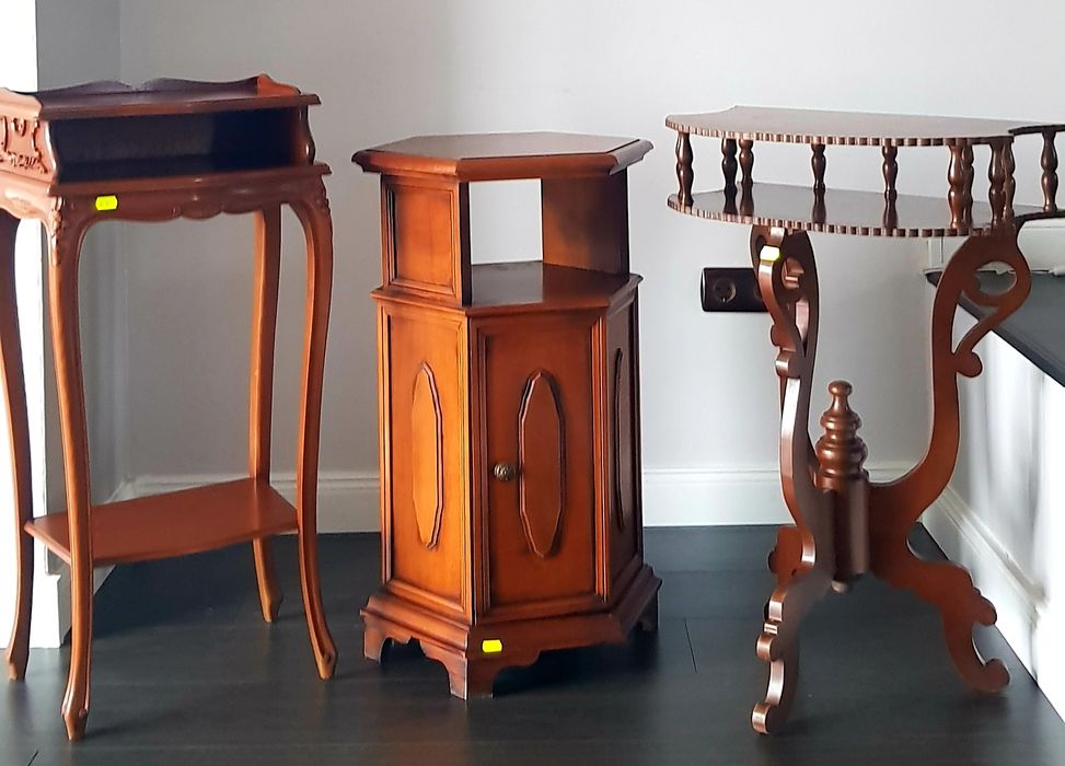 Comodină/Măsuță veche din lemn masiv