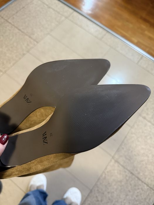 Велурени ботуши ZARA