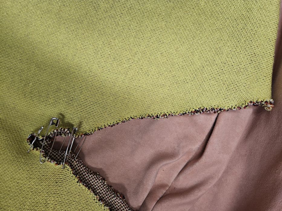 Жълт плетен елек