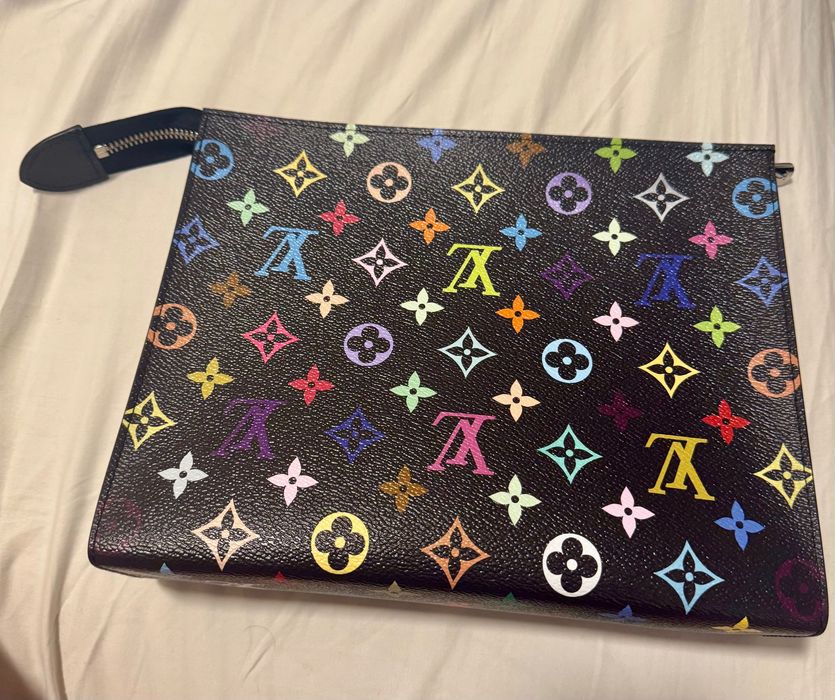 Vând Cometic Pouch LV din colecția limitată cu Murakami.