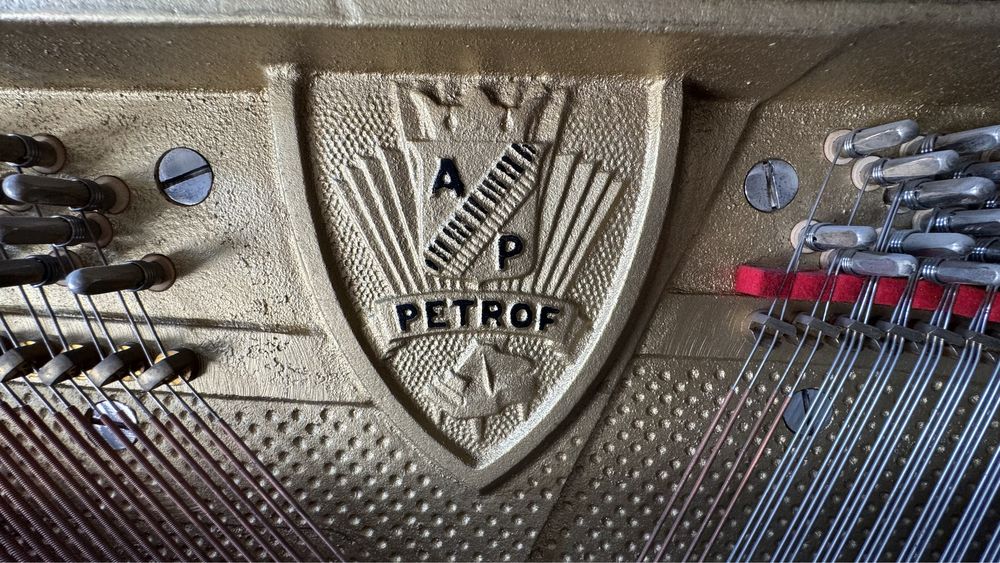 Пианино   PETROF