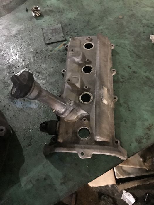 Продам клапанная крышка 2UZ