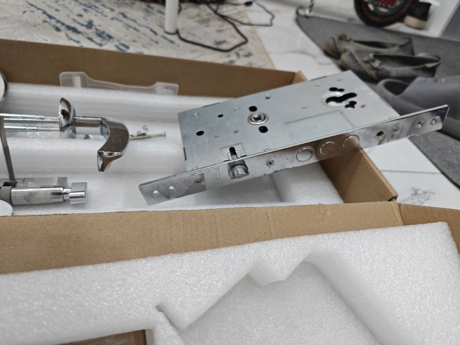 Сыртқы есіктің замогы сатылады