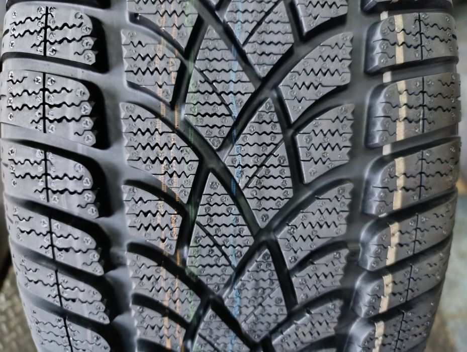 O anvelopă de iarnă 235 50 18 Dunlop Winter Sport 3D