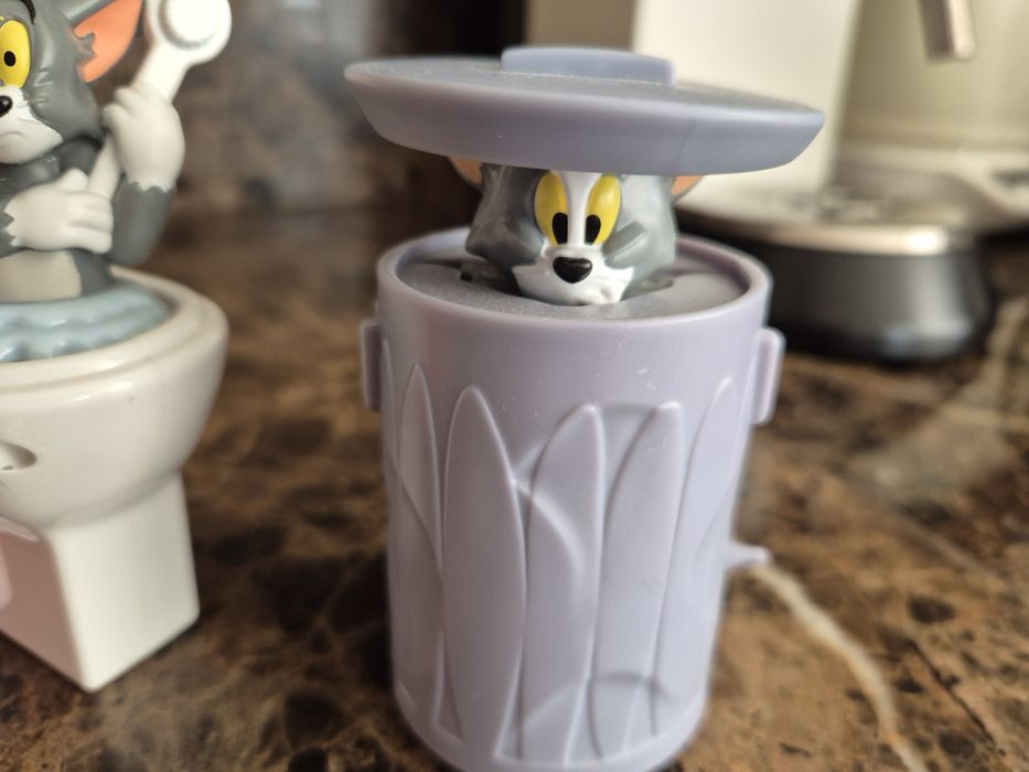 Колекция от играчки на Дисни герои