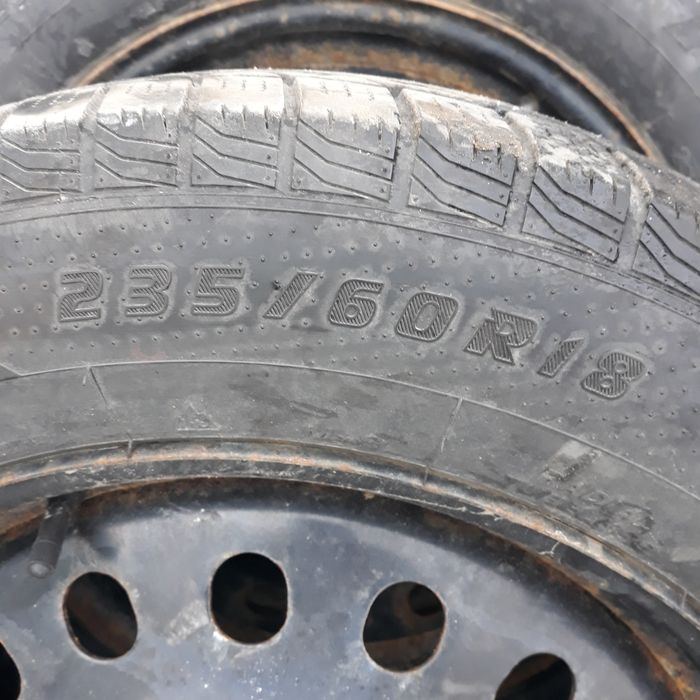 4 броя ГУМИ с железни ДЖАНТИ 18 цола 235 60 18