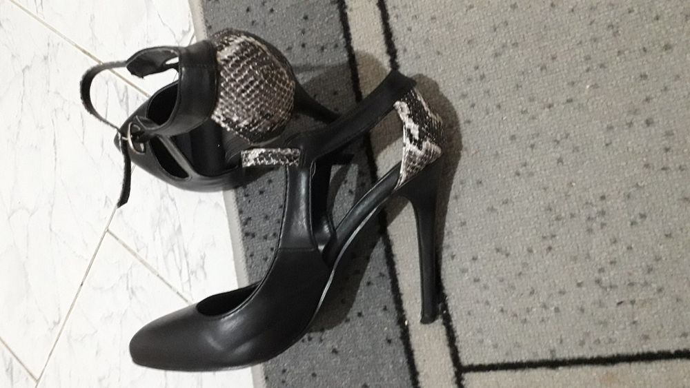 Официални обувки на висок ток