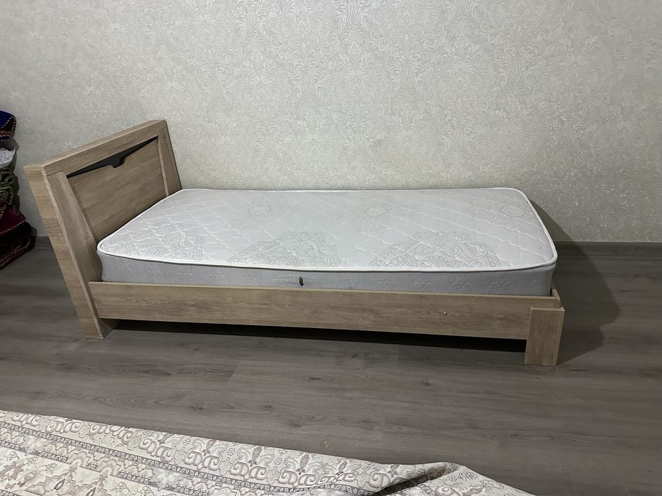 Продам срочно! Кровать односпалка !