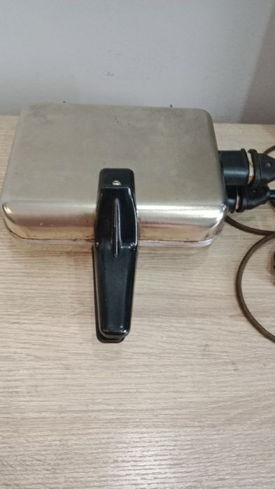 Вафельница советская продам.