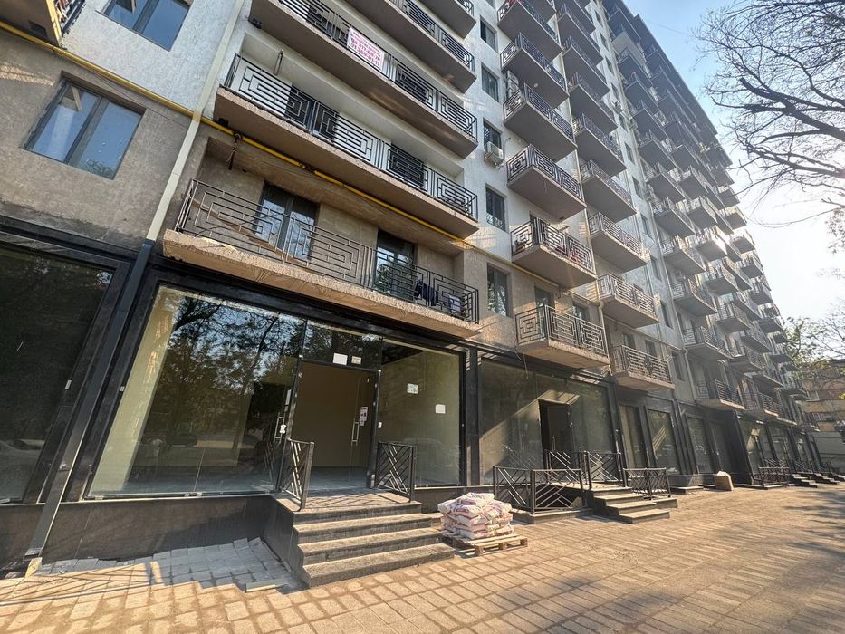 Первая линия 2521м2  продается срочно  нежилое помещение по скупной це