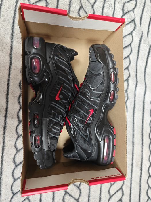 Nike air max plus  tuned air black red