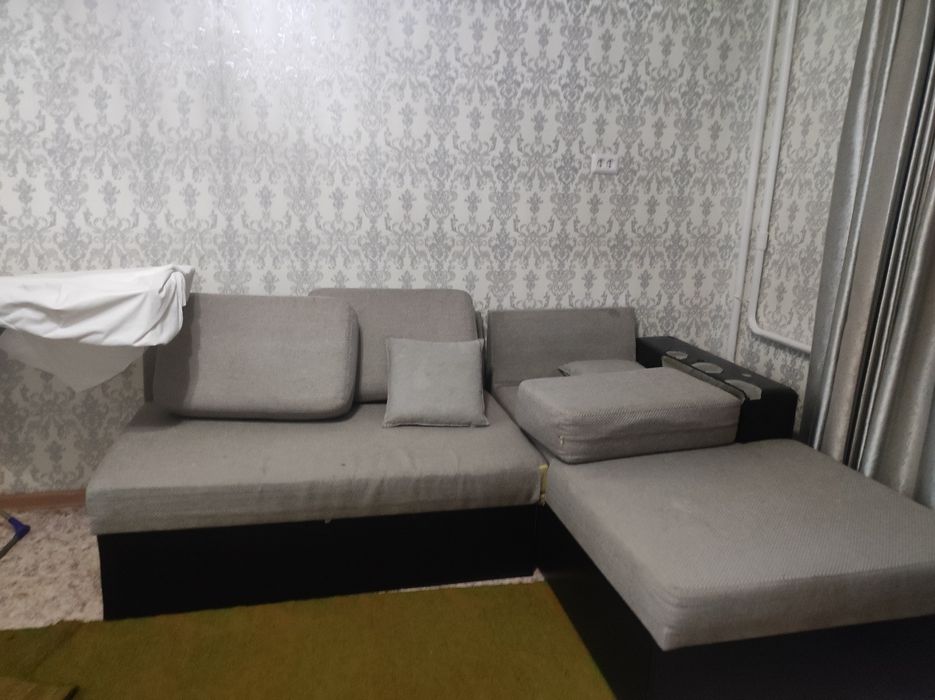 Отдам даром диван угловой