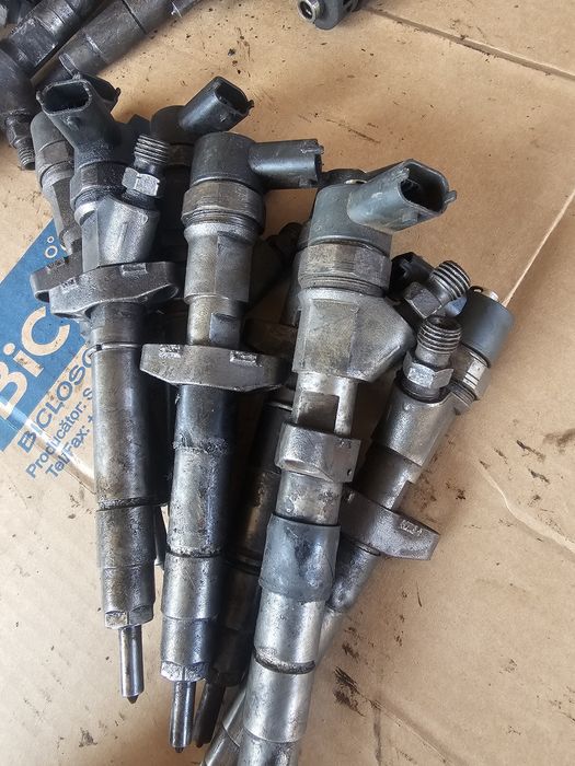 Injector Injectoare renault master 2.5 dci cod 0445110084