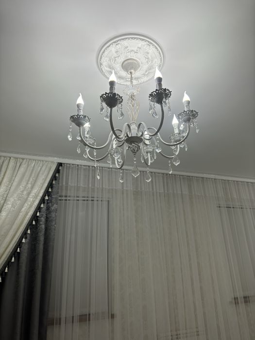 Люстра на 8 лампочек. 2 шт