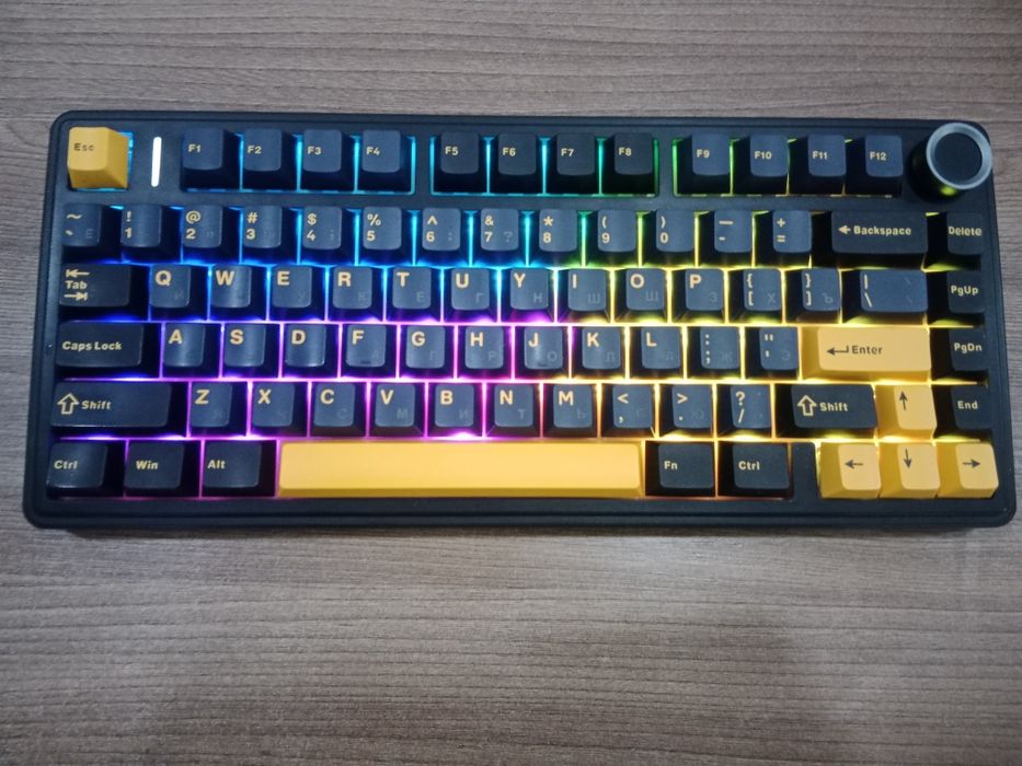 Продам клавиатуру aula F75