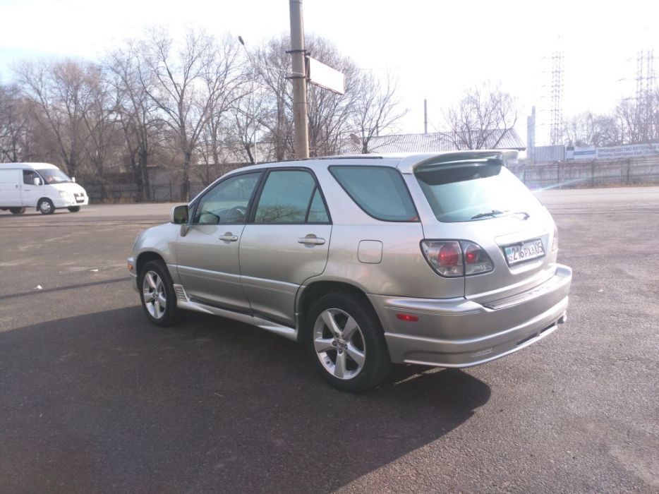 Продам накладки на Лексус RX 300