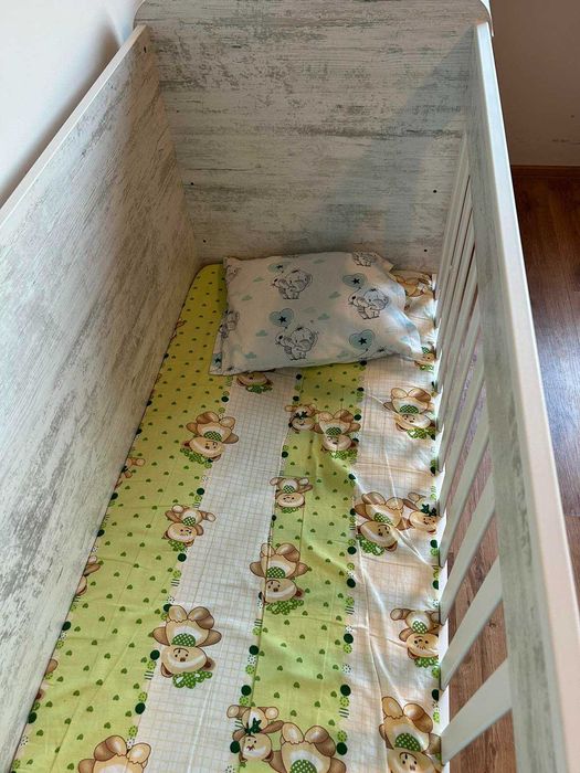 Детска кошара и скрин за дрехи комбиниран с повивалник