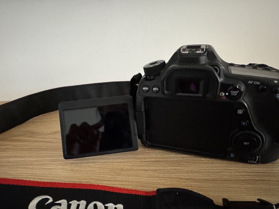 Фотоапарат Canon 80D тяло