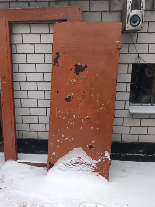 продам железную дверь