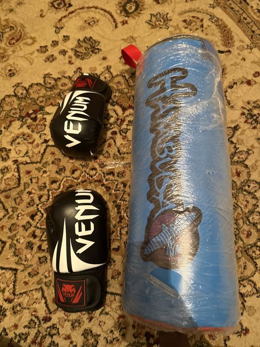 Боксерская груша с перчатками