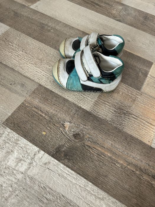 Обувки за прохождане 19номер 20лв