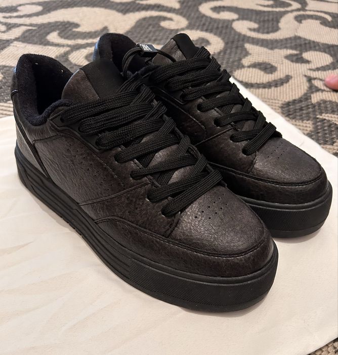 Продам кроссовки от Zara