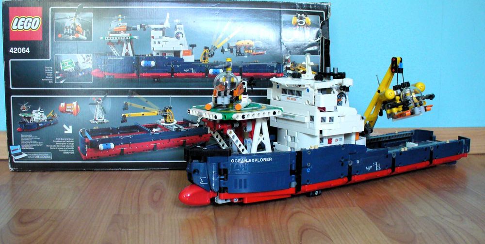 LEGO Technic 42064 Ocean Explorer и 42062 Контейнерен терминал модели 2 в 1