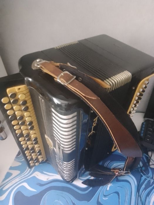 Баян продам в состоянии нового