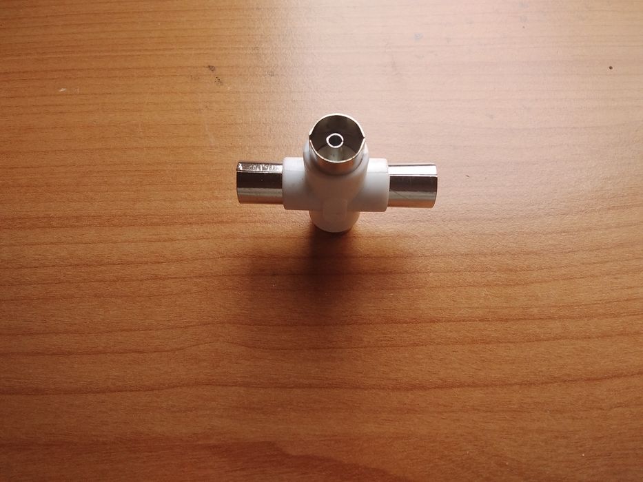 Розетка за включване на 3 бр телевизионни антени едновременно