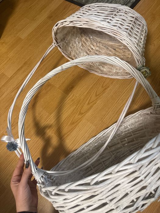 Бели кошници за специални поводи