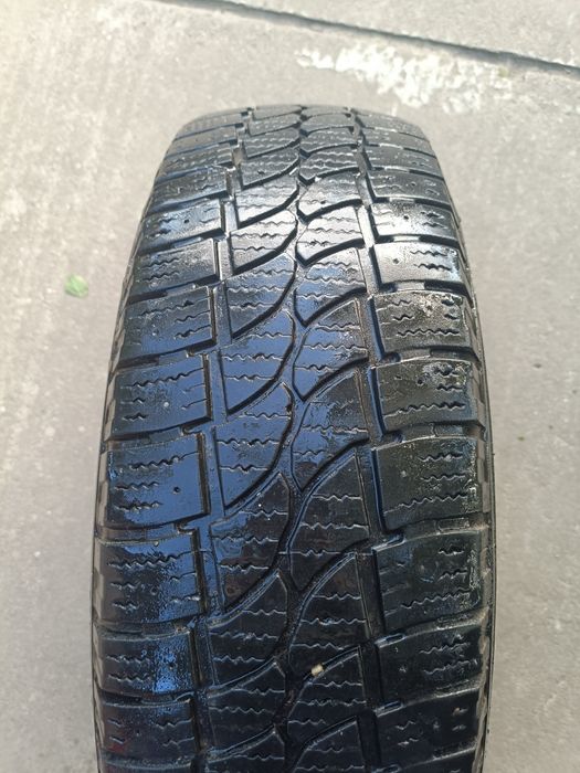 Vând 2 anvelope de iarnă Tigar 225/75/R16 C