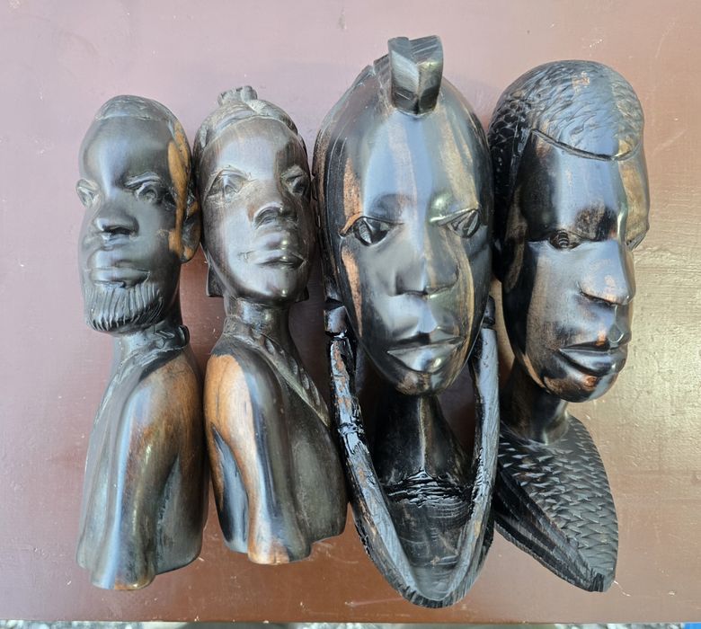 Busturi africane vintage