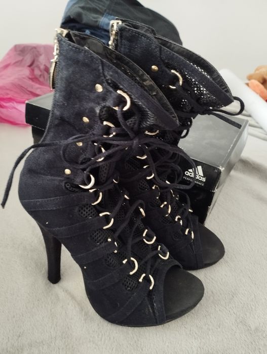 Летни боти на ток