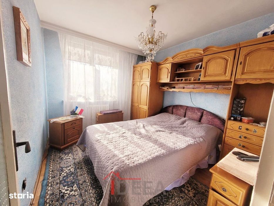 Apartament cu 4 camere, decomandat, etajul 2