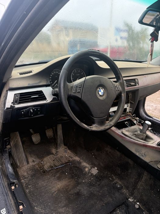 Dezmembrez bmw e90 318i