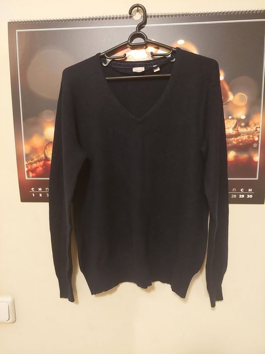 100 % кашмир ,тъмно син цвят.