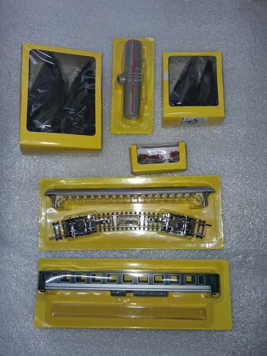 Lot feroviar revista trenulet electric scara H0
