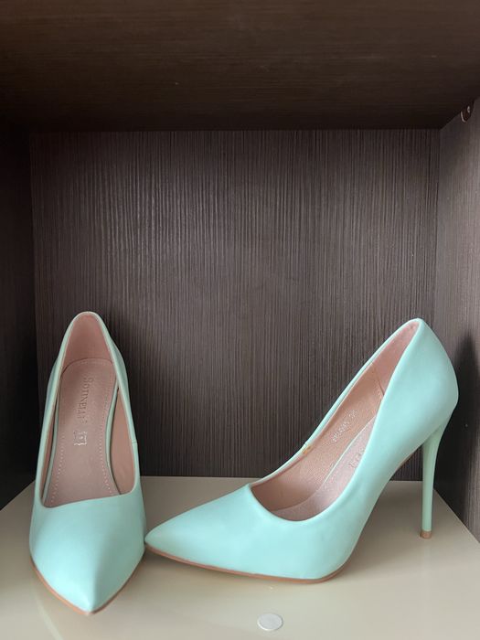 Pantofi stiletto