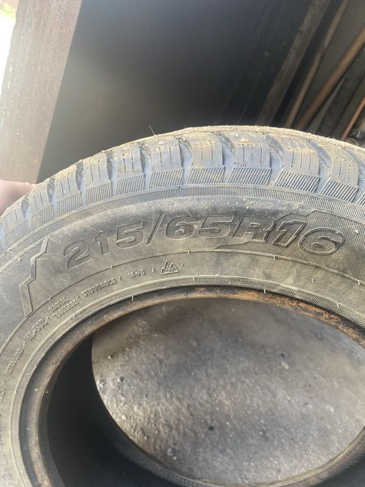Продам шины 215/65/R16