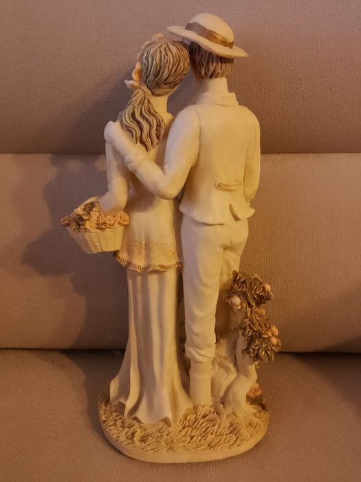 Фигура "Двойка с кошница"