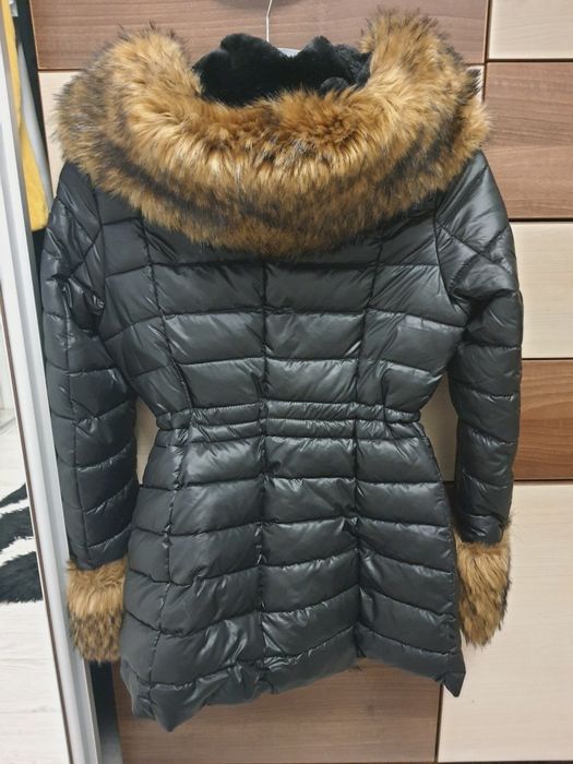 Geaca cato neagra .