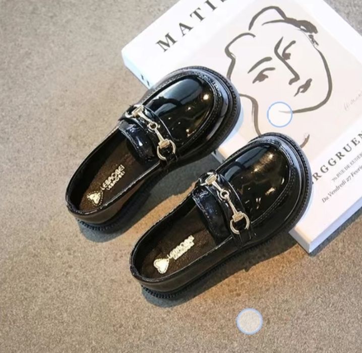 Продам туфли для девочки