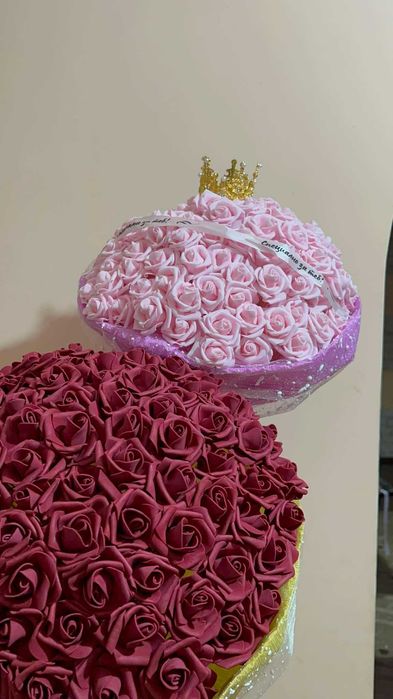 Букет от вечни рози и светещи пеперуди